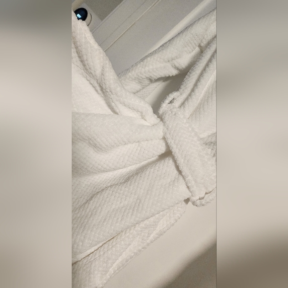 Cotton On BODY White Plush Robe - Picture 10 of 12